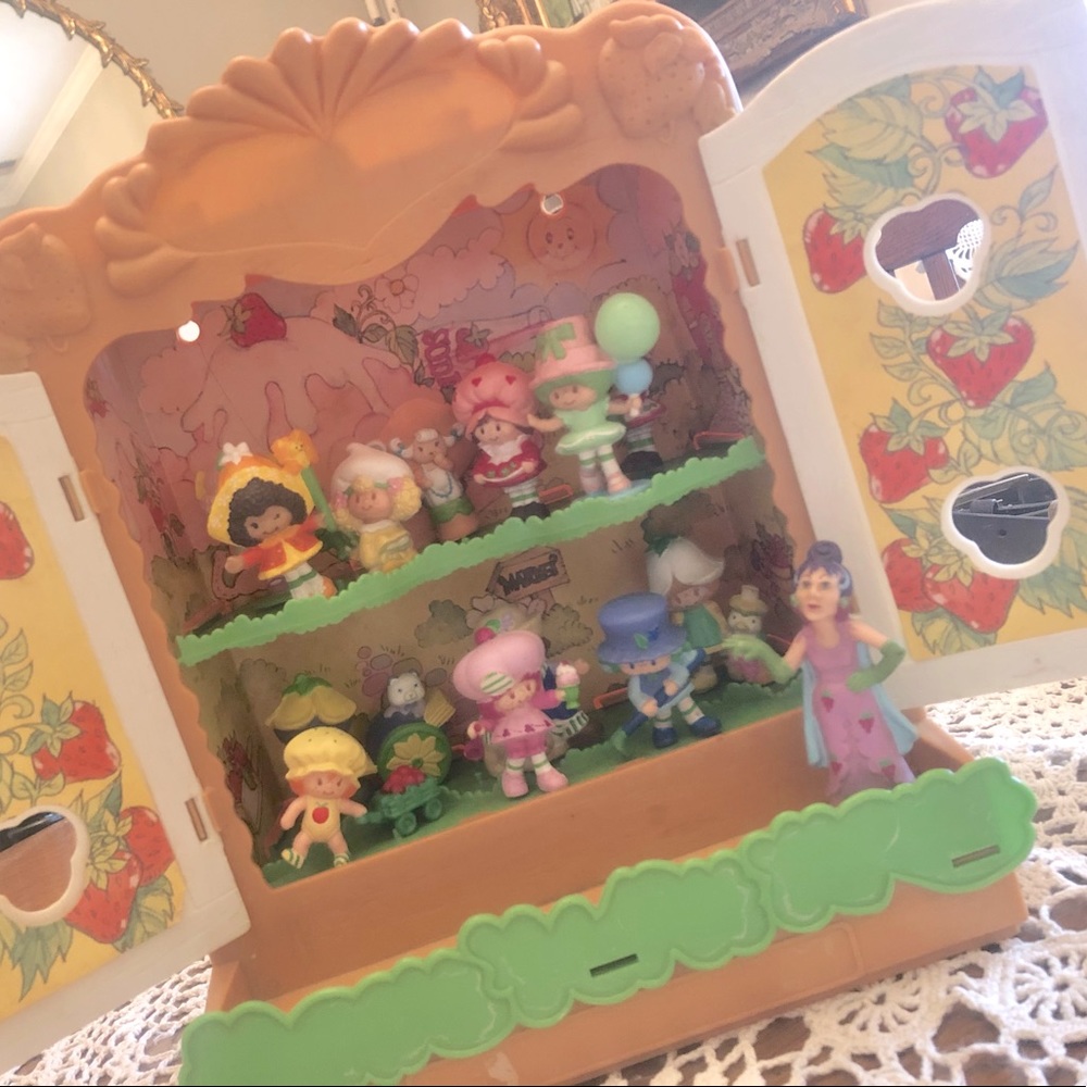 Vintage Strawberry Shortcake Collection w/ Case